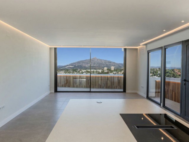 Penthouse avec 2 Chambres  à Nueva Andalucía