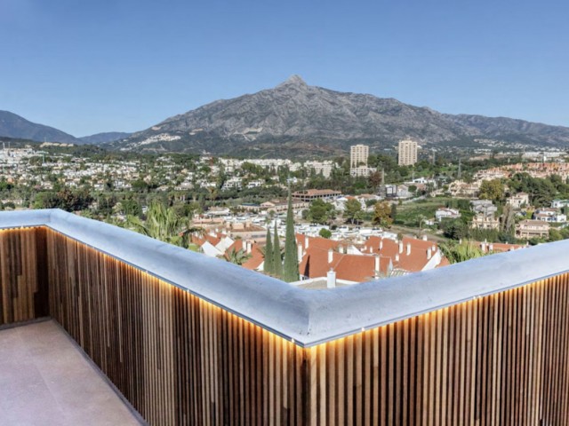 Penthouse avec 2 Chambres  à Nueva Andalucía