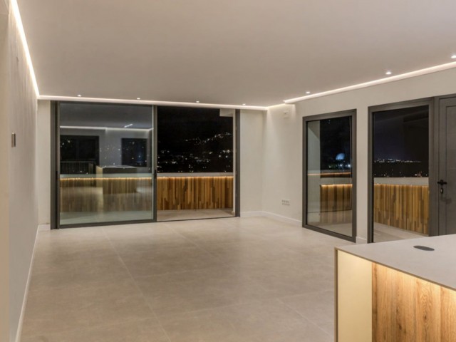 Penthouse avec 2 Chambres  à Nueva Andalucía