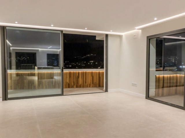 Penthouse avec 2 Chambres  à Nueva Andalucía