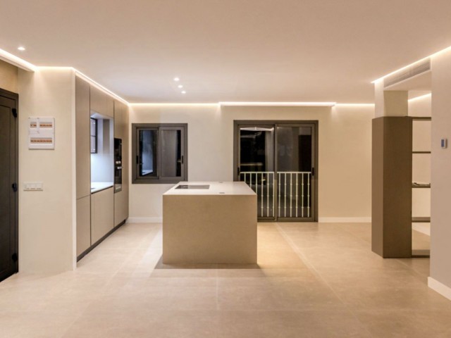 Penthouse avec 2 Chambres  à Nueva Andalucía