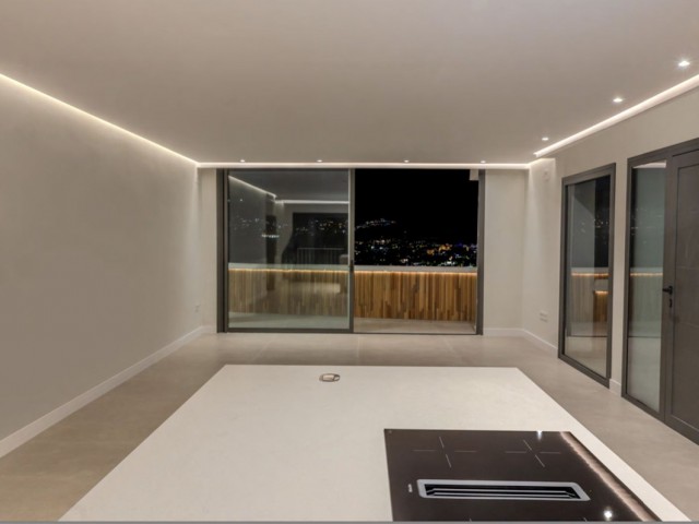 Penthouse avec 2 Chambres  à Nueva Andalucía