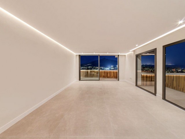 Penthouse avec 2 Chambres  à Nueva Andalucía