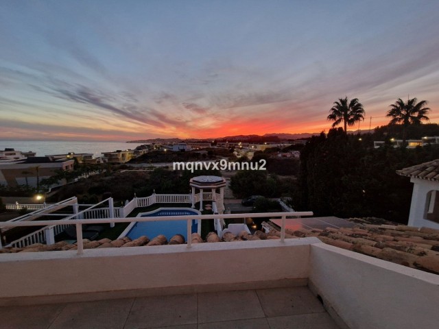 Villa avec 5 Chambres  à El Chaparral