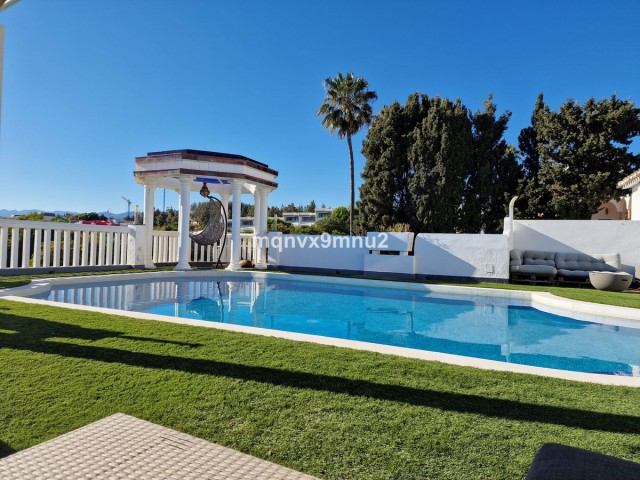 Villa avec 5 Chambres  à El Chaparral