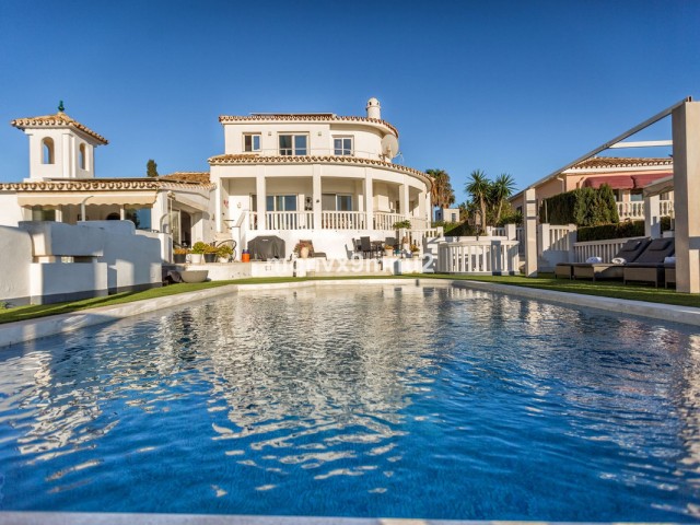 Villa avec 5 Chambres  à El Chaparral