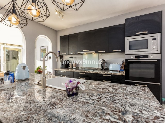 Villa avec 5 Chambres  à El Chaparral