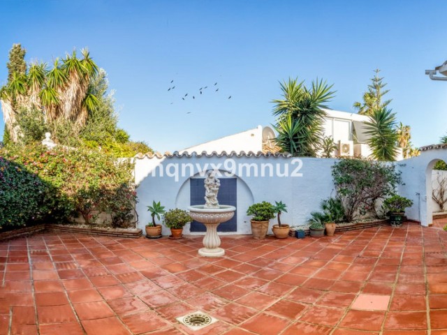 Villa avec 5 Chambres  à El Chaparral