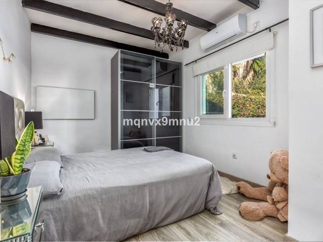 Villa avec 5 Chambres  à El Chaparral