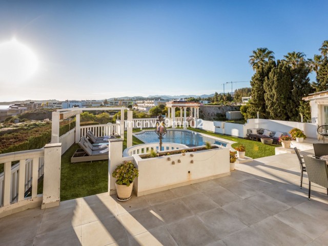 5 Bedrooms Villa in El Chaparral