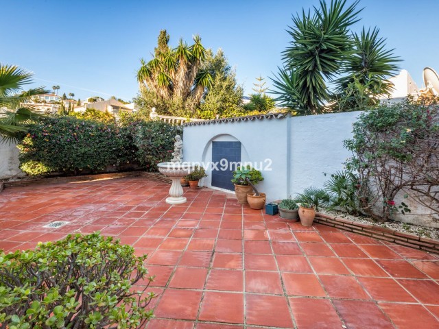 5 Bedrooms Villa in El Chaparral