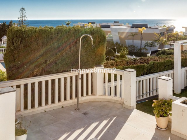 5 Bedrooms Villa in El Chaparral