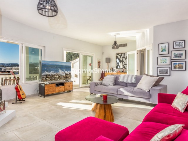 5 Bedrooms Villa in El Chaparral
