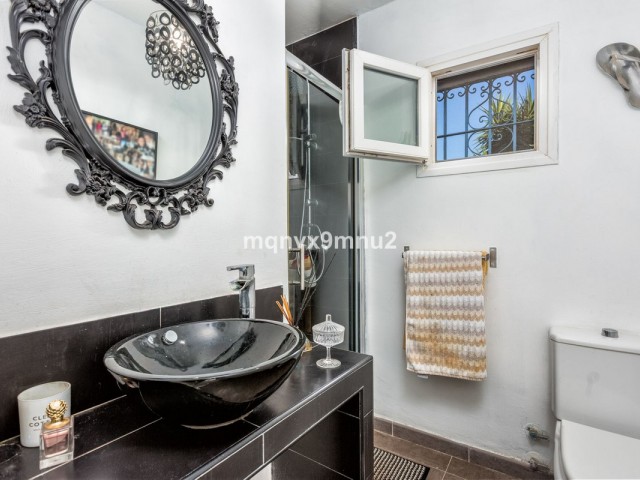 5 Bedrooms Villa in El Chaparral