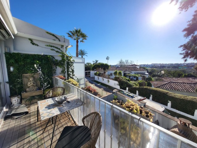 Maison mitoyenne avec 4 Chambres  à Guadalmina Alta