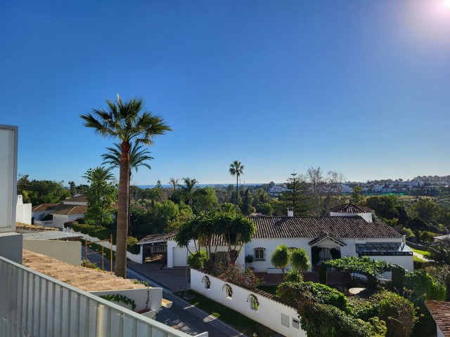 Maison mitoyenne avec 4 Chambres  à Guadalmina Alta