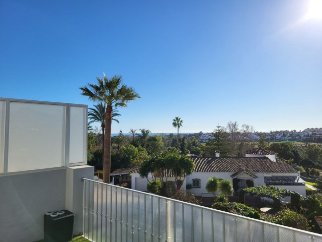 Maison mitoyenne avec 4 Chambres  à Guadalmina Alta