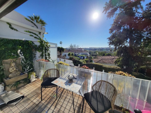Maison mitoyenne avec 4 Chambres  à Guadalmina Alta