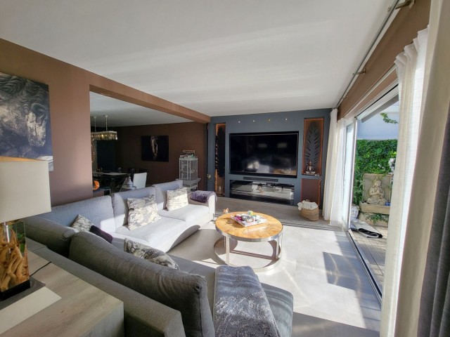 Maison mitoyenne avec 4 Chambres  à Guadalmina Alta