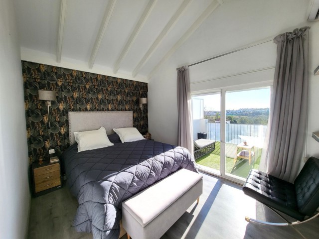 Maison mitoyenne avec 4 Chambres  à Guadalmina Alta