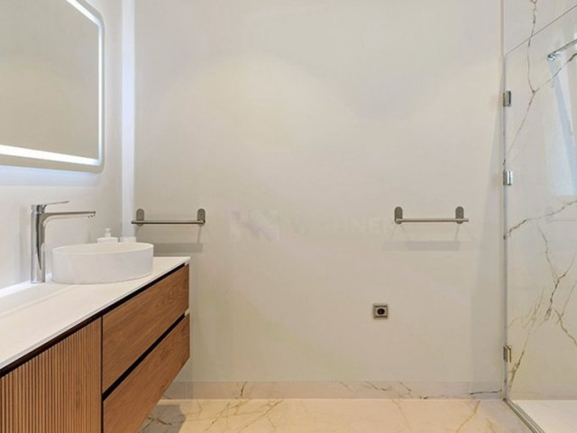 Villa con 7 Dormitorios  en Nueva Andalucía