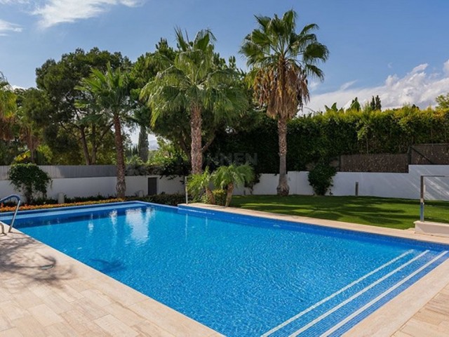 7 Slaapkamer Villa in Nueva Andalucía
