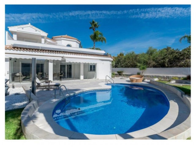 4 Bedrooms Villa in Marbesa