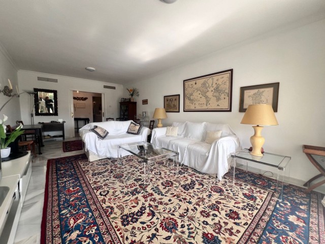 2 Bedrooms Apartment in Guadalmina Baja
