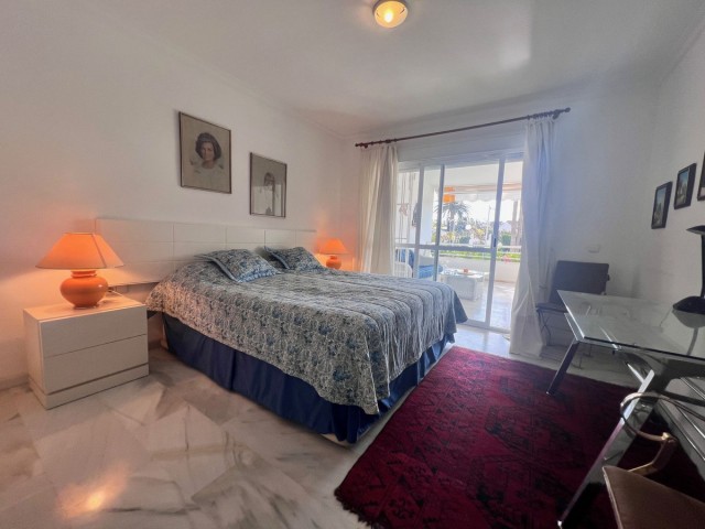 2 Bedrooms Apartment in Guadalmina Baja