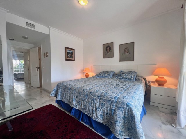 2 Bedrooms Apartment in Guadalmina Baja