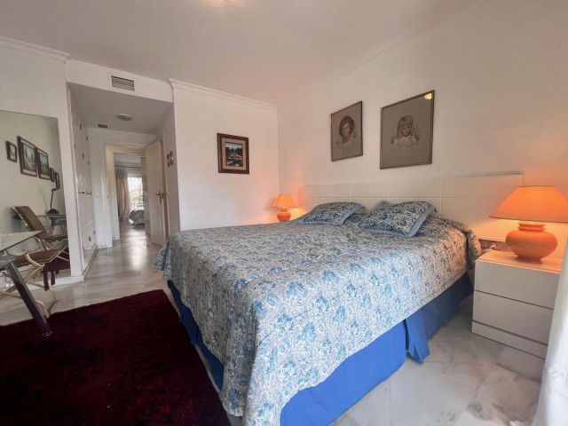 2 Bedrooms Apartment in Guadalmina Baja