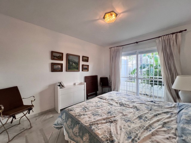2 Bedrooms Apartment in Guadalmina Baja