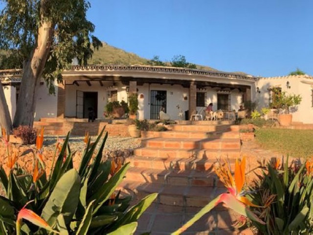 5 Bedrooms Villa in Mijas