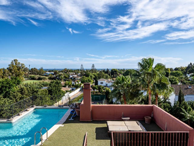 5 Bedrooms Apartment in Guadalmina Baja