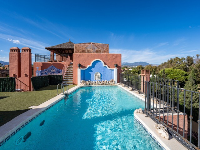 5 Bedrooms Apartment in Guadalmina Baja