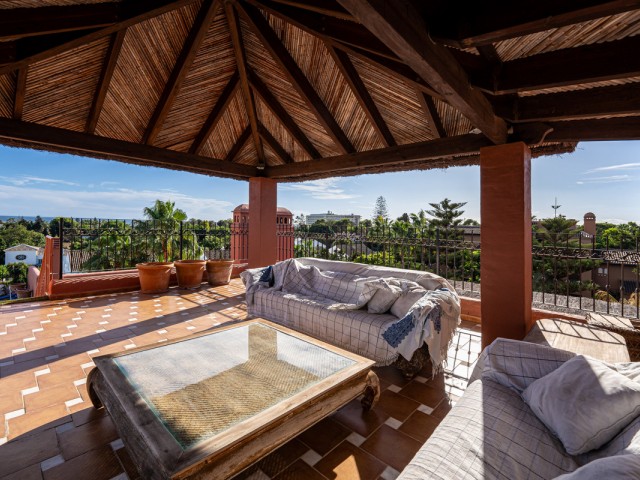 5 Bedrooms Apartment in Guadalmina Baja
