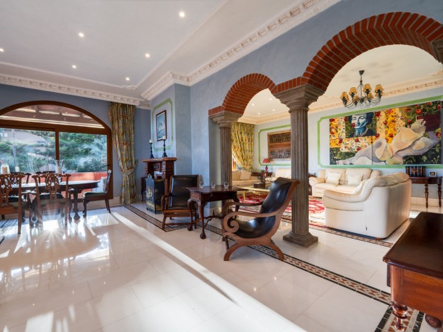 5 Bedrooms Apartment in Guadalmina Baja