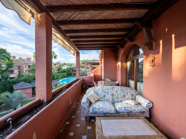 5 Bedrooms Apartment in Guadalmina Baja