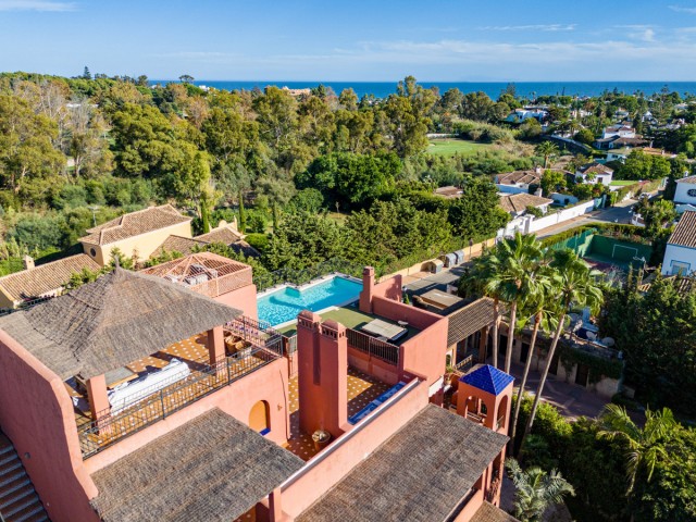 5 Bedrooms Apartment in Guadalmina Baja