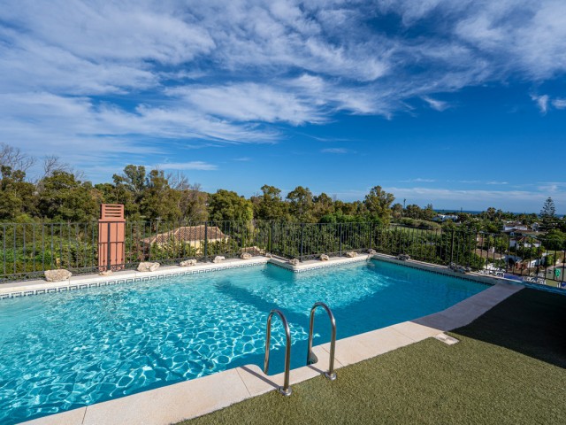 5 Bedrooms Apartment in Guadalmina Baja