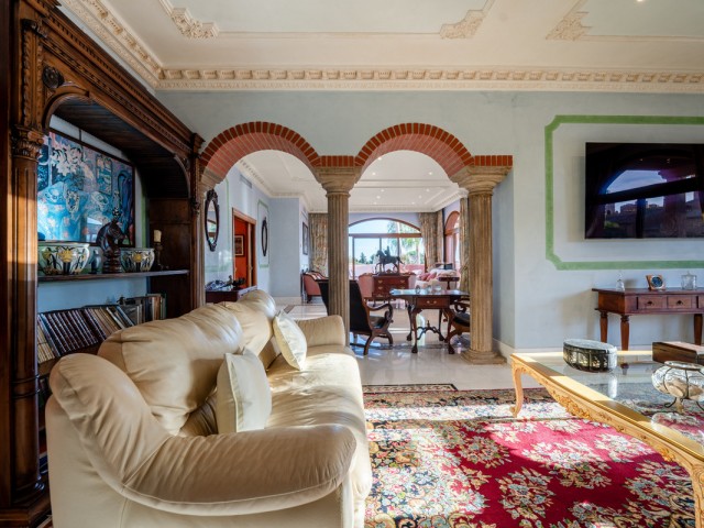 5 Bedrooms Apartment in Guadalmina Baja