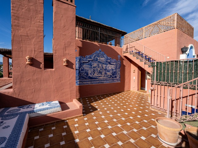 5 Bedrooms Apartment in Guadalmina Baja