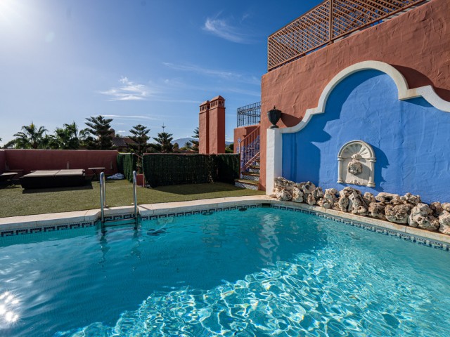5 Bedrooms Apartment in Guadalmina Baja