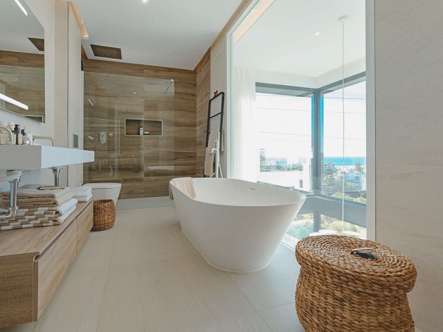 4 Bedrooms Villa in Marbella