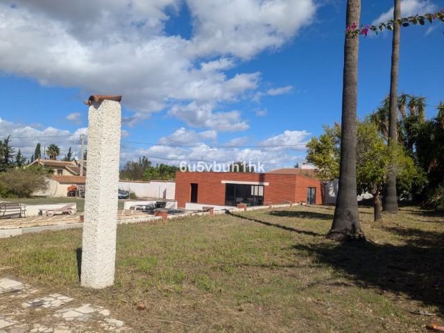 Villa con 4 Dormitorios  en Alhaurín el Grande