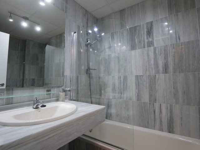 Apartamento con 3 Dormitorios  en Cabopino