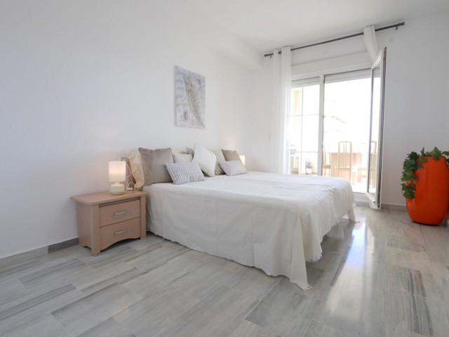Apartamento con 3 Dormitorios  en Cabopino