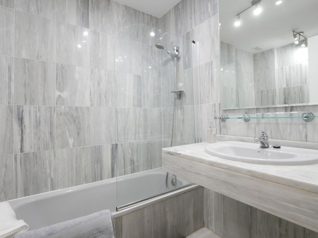 Apartamento con 3 Dormitorios  en Cabopino