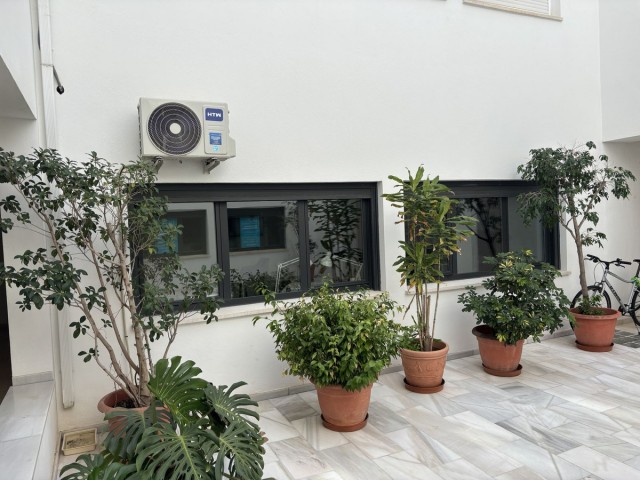 Comercial con 7 Dormitorios  en Fuengirola