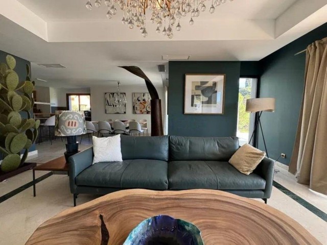 4 Sovrums Villa i Elviria